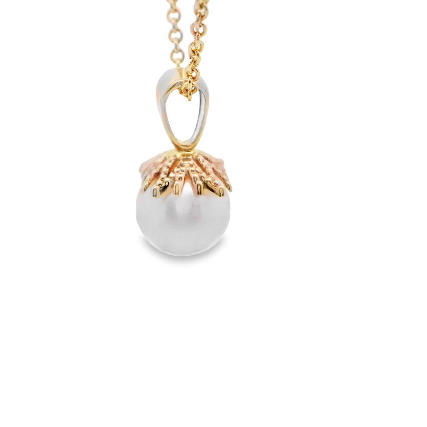 Classic Round Pearl Pendant in Yellow Gold Cable Chain