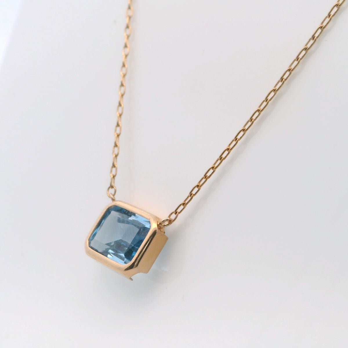 Elegant Blue Gemstone Pendant