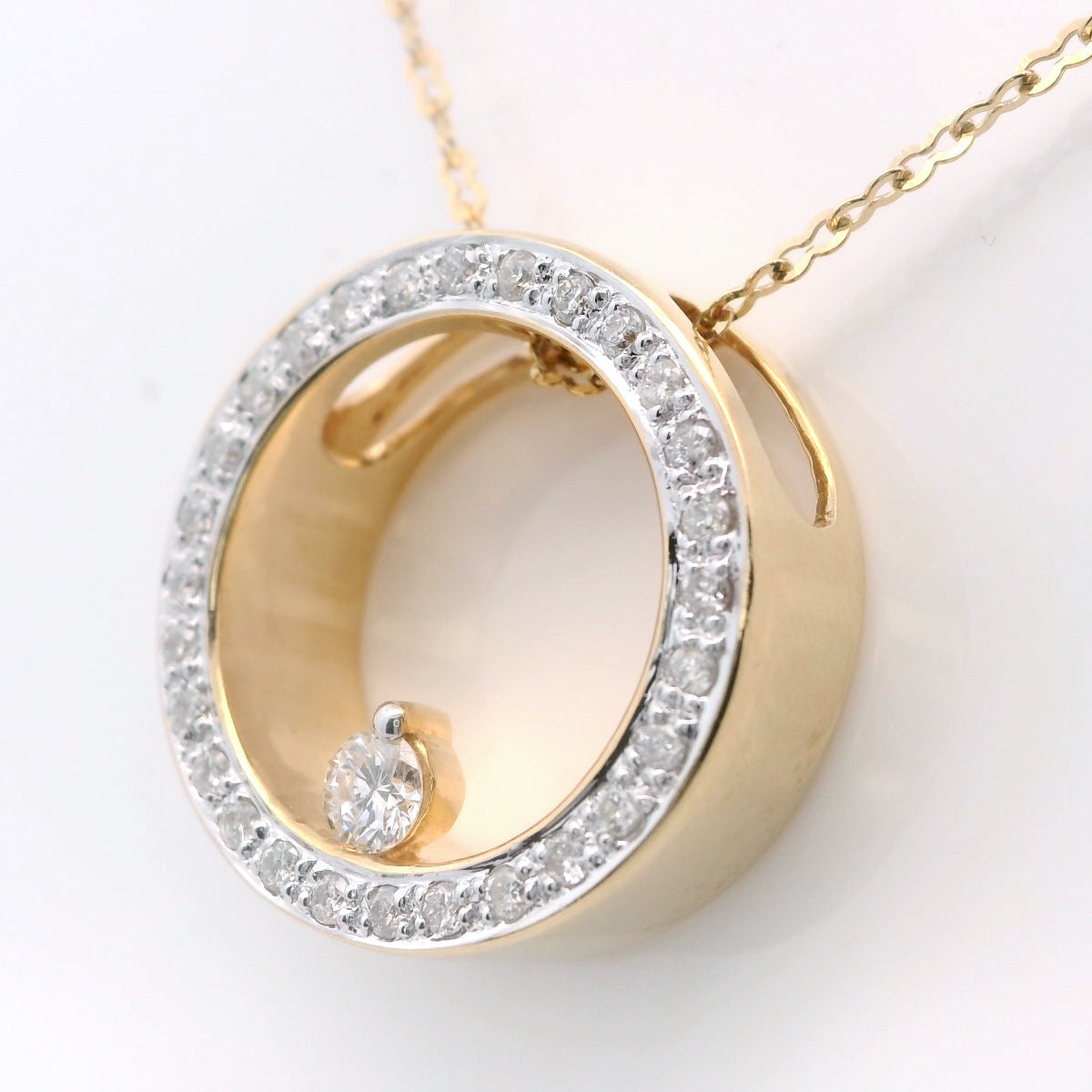 Elegant Diamond Pendant Necklace