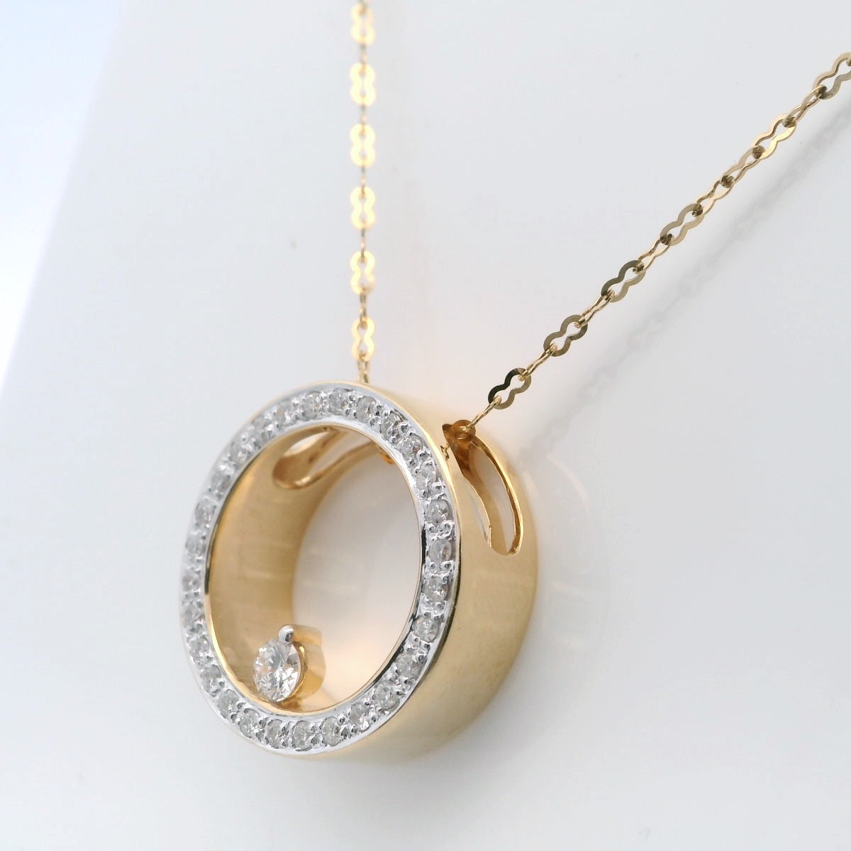 Elegant Diamond Pendant Necklace