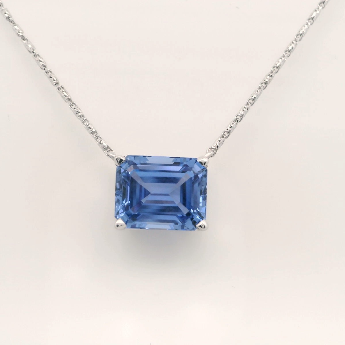 Elegant LG Sapphire Necklace.