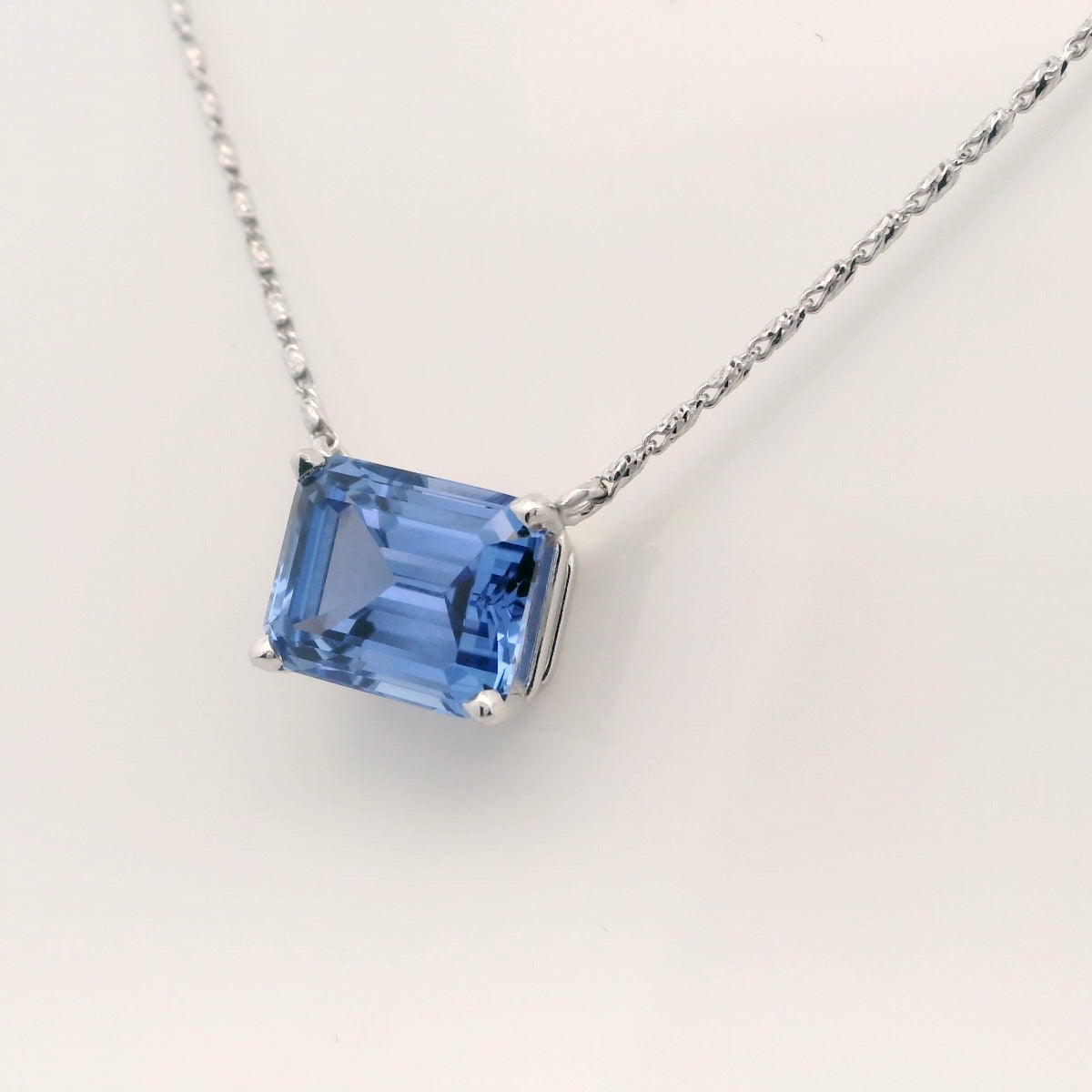 Elegant LG Sapphire Necklace.