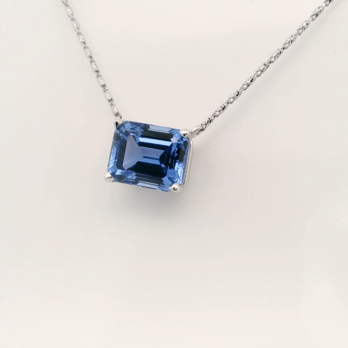 Elegant LG Sapphire Necklace.