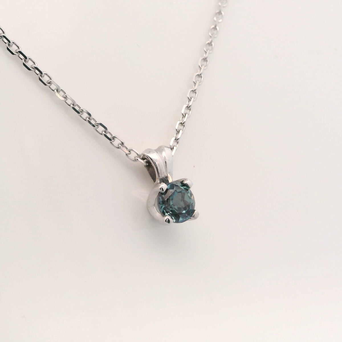 Beautiful LG Alexandrite Pendant