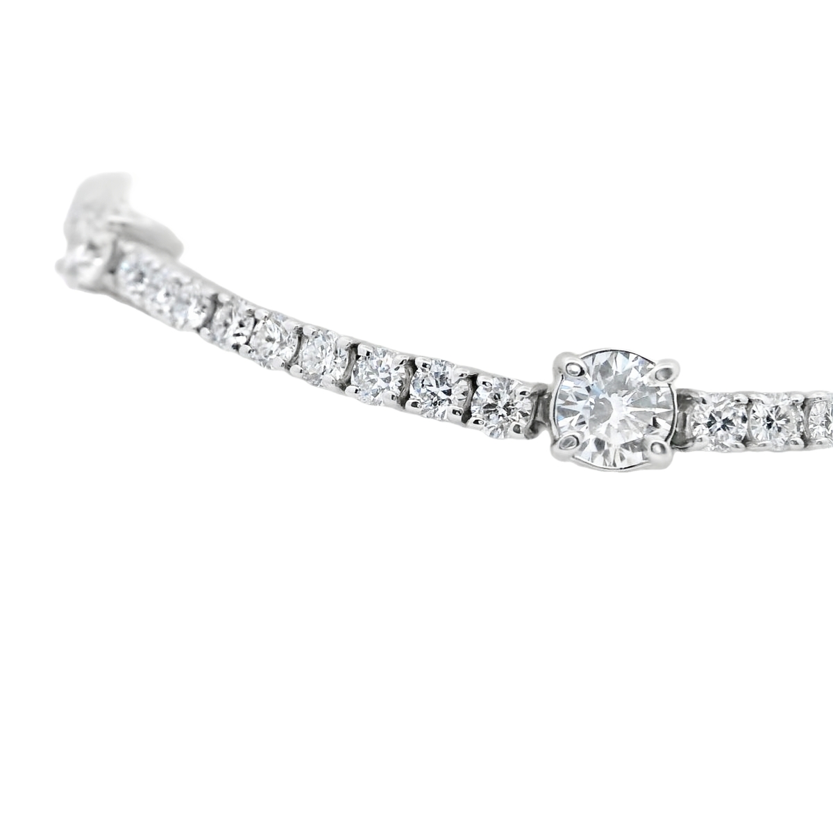 Stylish LG diamond tennis bracelet