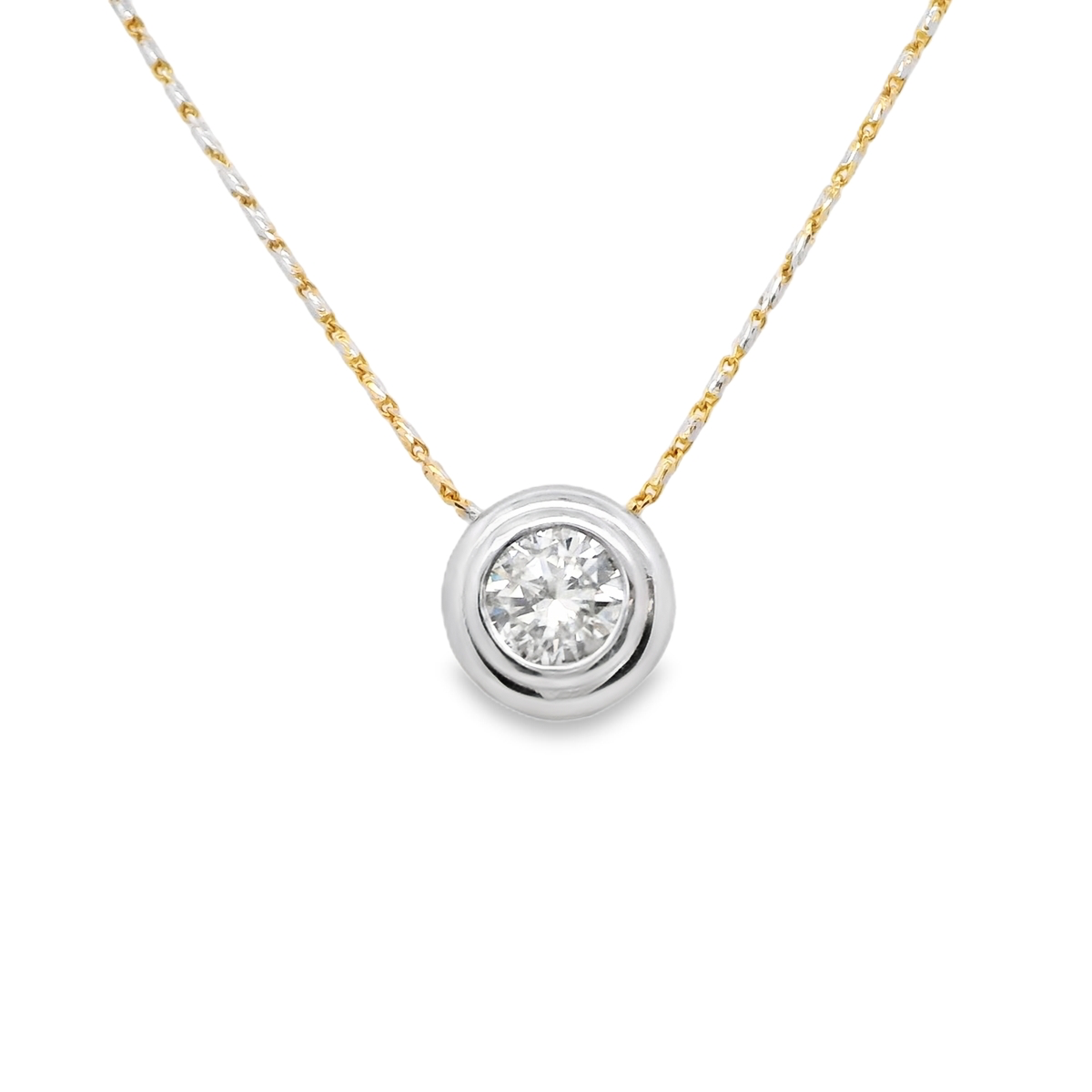 White Gold Necklace Featuring a Round Brilliant Cut Diamond