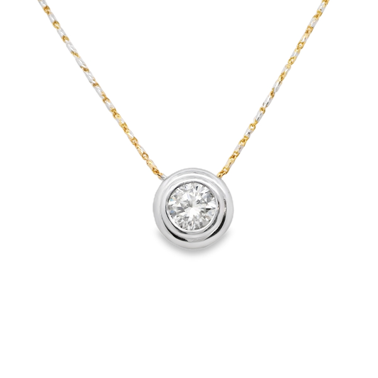White Gold Necklace Featuring a Round Brilliant Cut Diamond