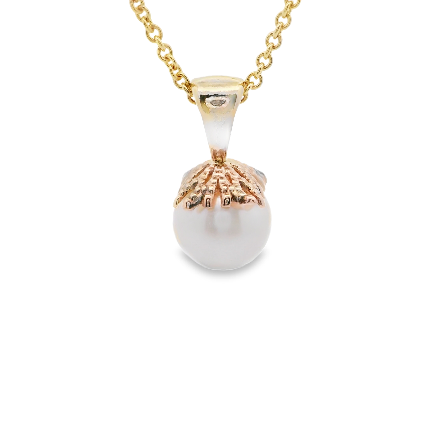 Classic Round Pearl Pendant in Yellow Gold Cable Chain
