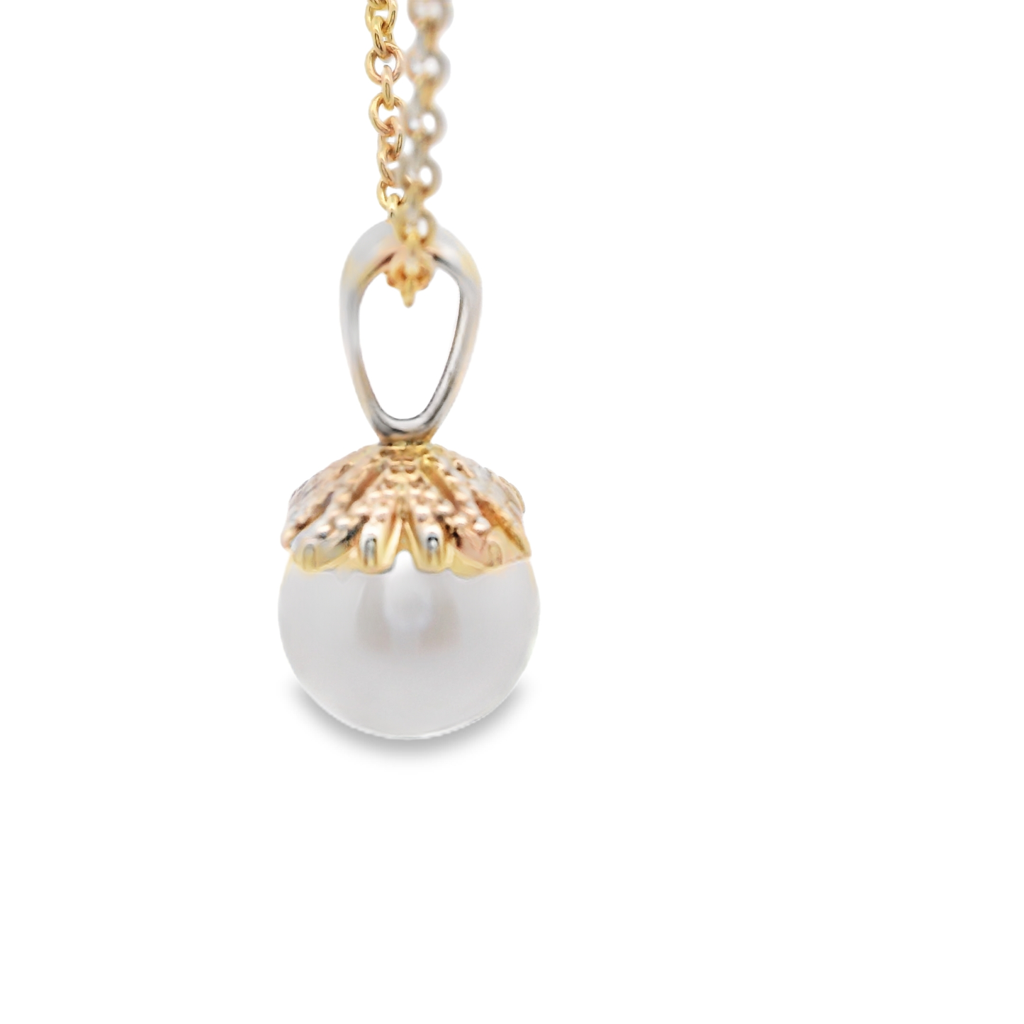 Classic Round Pearl Pendant in Yellow Gold Cable Chain