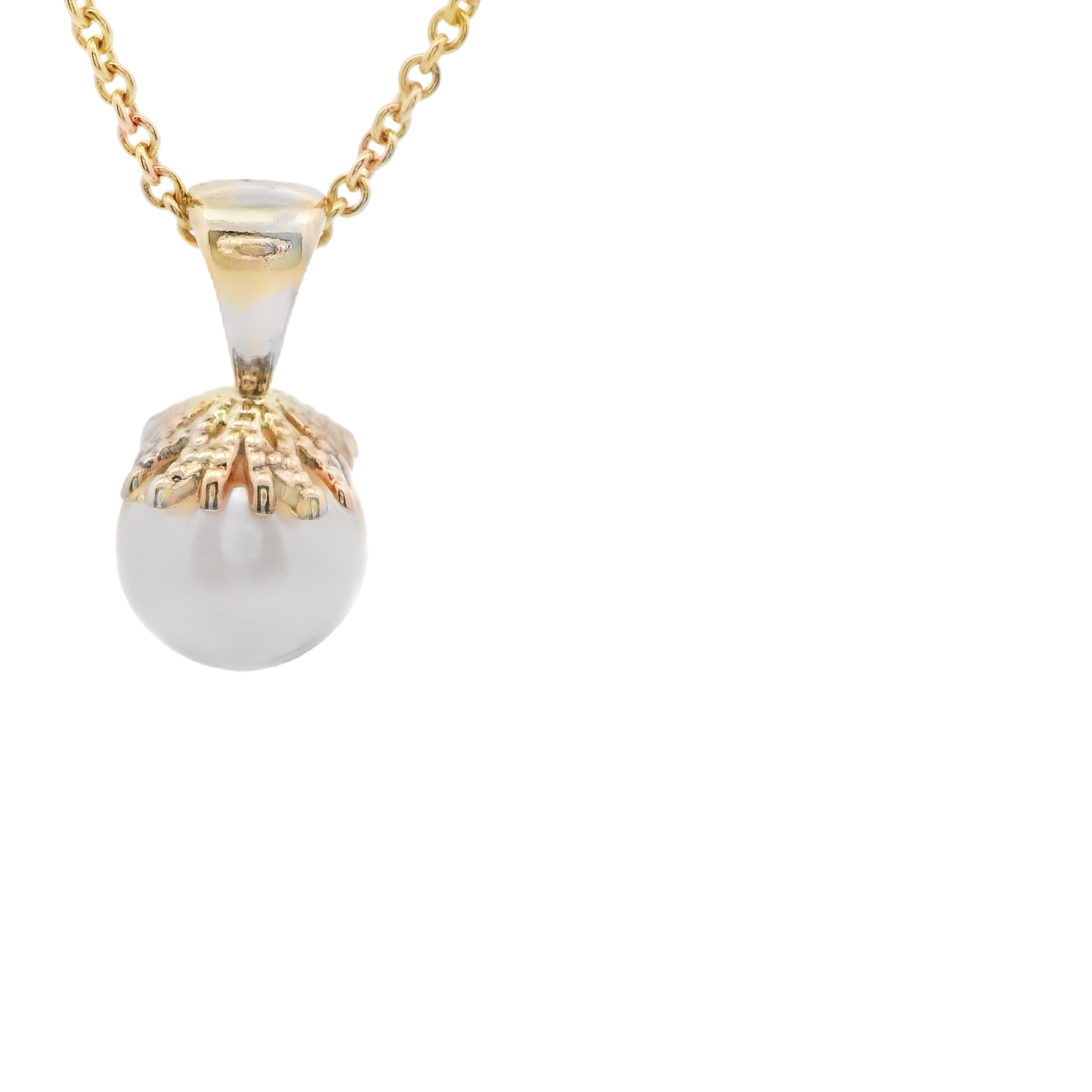 Classic Round Pearl Pendant in Yellow Gold Cable Chain